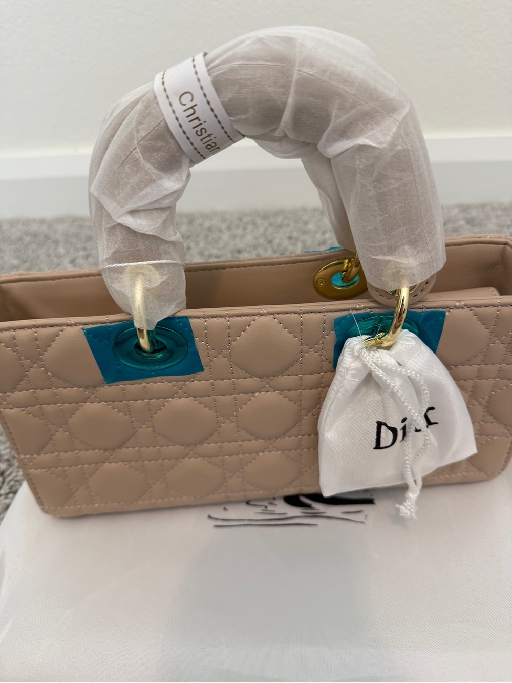 INSPIRED LADY D - JOY BAG in beige - Picture 4 of 5